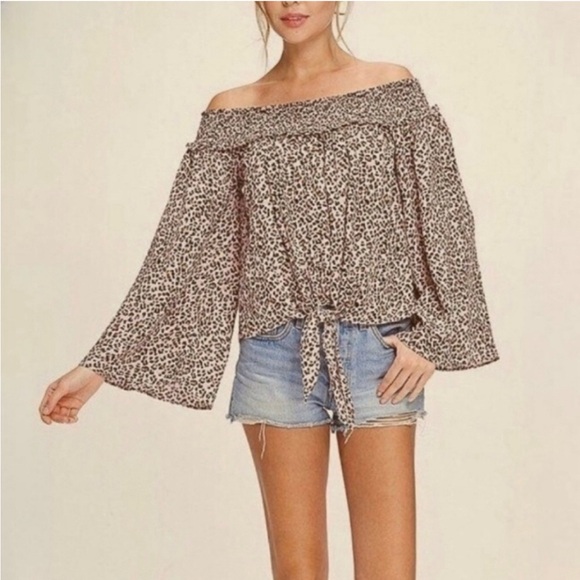 💕 FREE PEOPLE Movement Smocked Off the Shoulder Cheetah Print Blouse NEW small - Picture 2 of 2